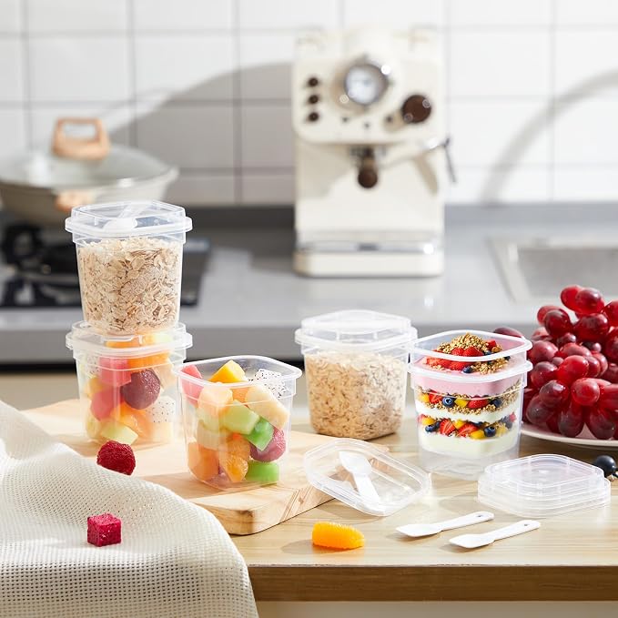 Jingmore 50 Pack 9.5oz Clear Plastic Yogurt Parfait Cups Disposable Overnight Oats Containers with Lids and Spoons Cake Fruit Jars for Food Storage Salad Ice Creams Pudding Snacks (Square Style)