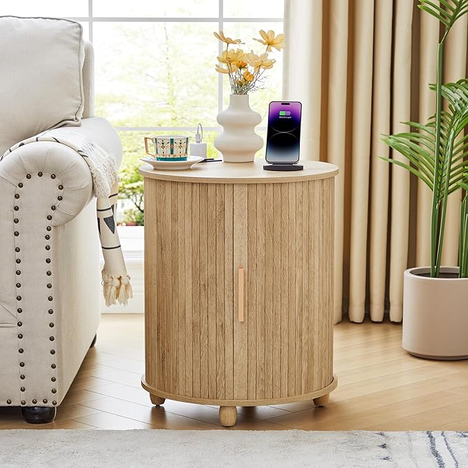 Fluted Round End Table with Charging Station, Farmhouse Small Sofa Side Table with Sliding Tambour Door & Storage, Mid-Century Wood Fulted Nightstands for Living Room, Bedroom ((Natural)
