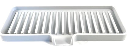 Happitasa Silicone Soap Dish Tray and Sponge Holder with Drain Chute | Bathroom and Kitchen Sink Organizer Caddy (Light Grey, 9"x3.5", 5.6 Ounces)