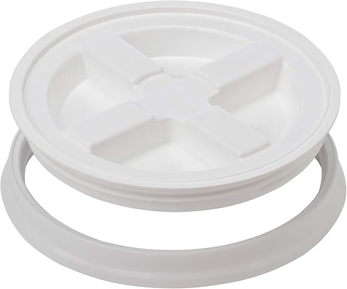 House Naturals 5 galon Food Grade Plastic Bucket Pail Container- 3 Color Air Tight Screw On Lid (Pack of 3)