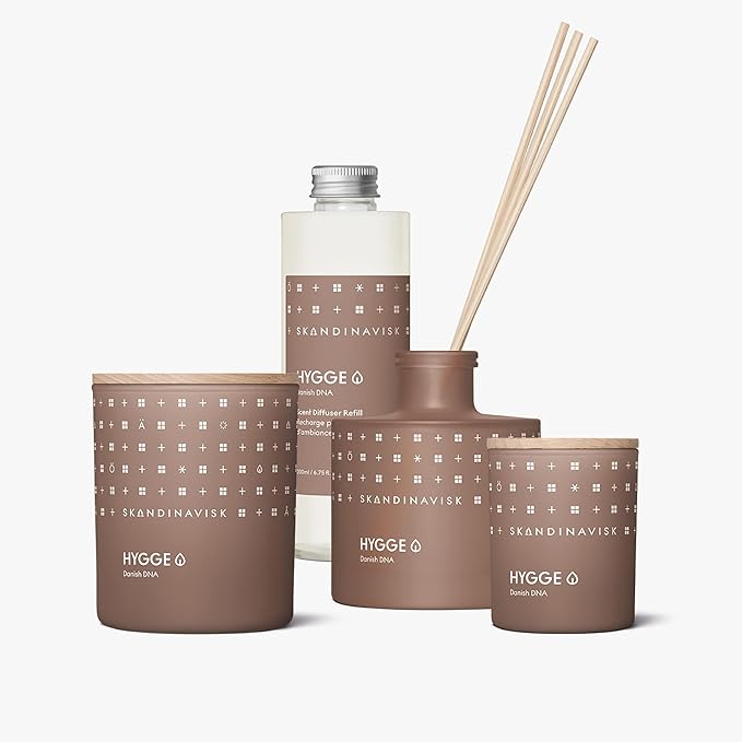 Skandinavisk Hygge 'Cosiness' Scented Candle. Fragrance Notes: Black Tea and Mint Leaves, Dried Apples and Baked Cinnamon. 7.0 oz.