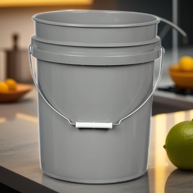 House Naturals 5 galon Food Grade Plastic Bucket Pail Container- 3 Color Air Tight Screw On Lid (Pack of 3)