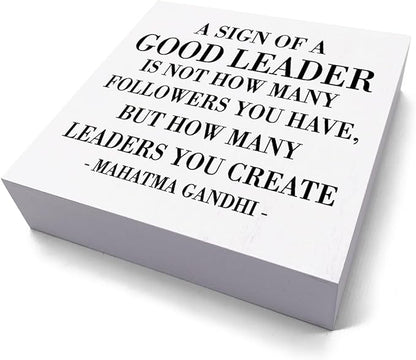 Inspirational A Sign of A Good Leader Desk Decor Wooden Box Sign Office Decor Rustic White Wood Block Plaque Box Sign for Leader Boss Mentor Home Office Desk Shelf Table Decoration Leadership Gift