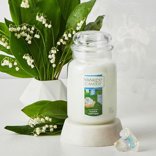 Yankee Candle Clean Cotton Scented, Large 22oz Jar Candle with Premium Paraffin-Grade Wax, Long Burn Time, Ideal for Gifts and Home Decor