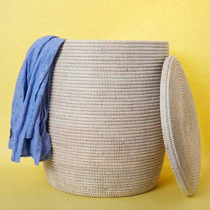 Large Woven Storage Basket with Lid, Laundry Hamper, 20 x 18 Inch Round Decorative Container for Toys, Blankets, Towels, Cut Out Handles (Solid)