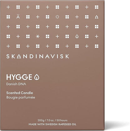 Skandinavisk Hygge 'Cosiness' Scented Candle. Fragrance Notes: Black Tea and Mint Leaves, Dried Apples and Baked Cinnamon. 7.0 oz.