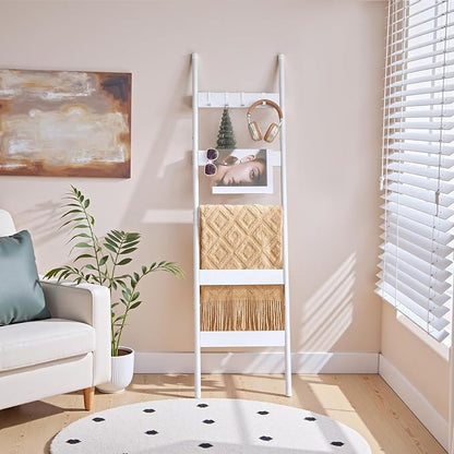 HOOBRO Blanket Ladder, 5-Tier Towel Rack with Hooks, Wall-Leaning Blanket Rack, Decorative Display Ladder Shelf, for Scarves, Industrial, Living Room, Bedroom, White WW52CJ01