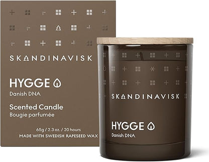 Skandinavisk Hygge 'Cosiness' Mini Scented Candle. Fragrance Notes: Black Tea and Mint Leaves, Dried Apples and Baked Cinnamon. 2.3 oz.