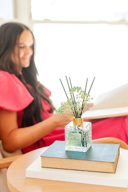 Reed Diffuser Set - Eucalyptus Mint Oil, Oil Diffuser Sticks, Bathroom Diffuser, Bathroom Decor, 200ml with Preserved Flowers - PEANÄK