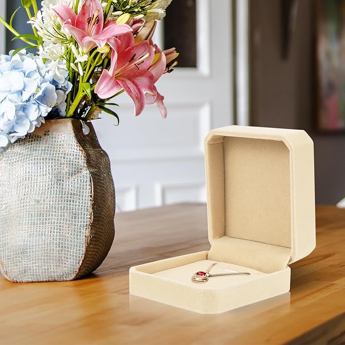 Lamoutor 1Pcs Velvet Necklace Pendant Gift Box Jewelry Gift Box (Beige)