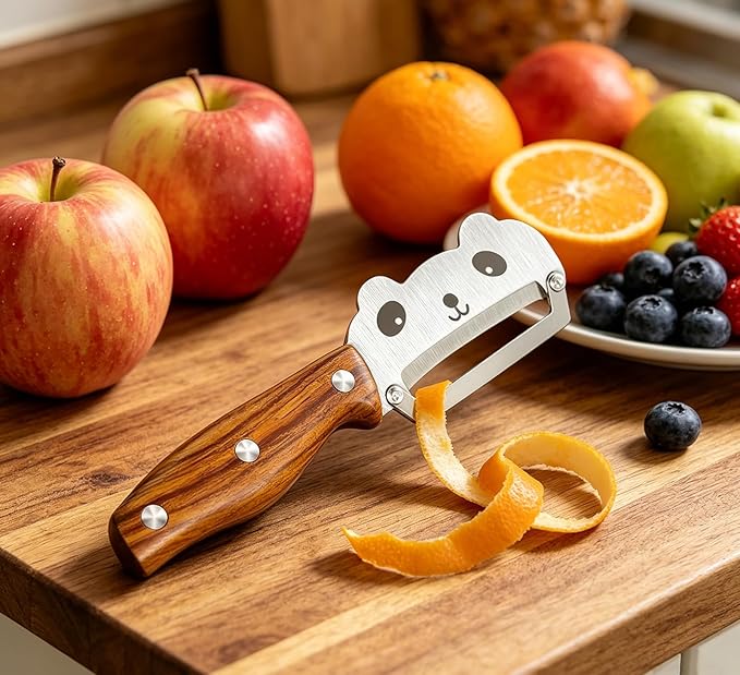 Cute Panda Vegetable Peeler, Sharp Stainless Steel Fruit Peeler with Ergonomic PP Handle, Potato Peeler for Apple, Carrot, Cucumber, Funny Kitchen Gadget for Home Cooking