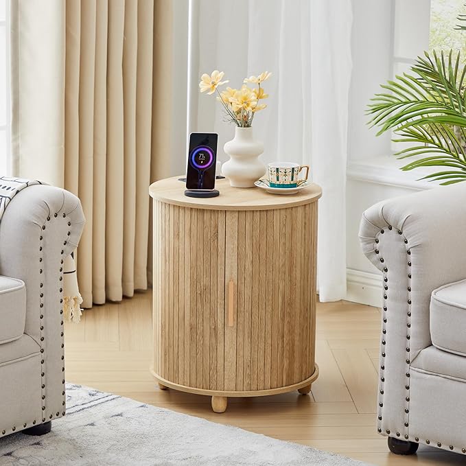 Fluted Round End Table with Charging Station, Farmhouse Small Sofa Side Table with Sliding Tambour Door & Storage, Mid-Century Wood Fulted Nightstands for Living Room, Bedroom ((Natural)