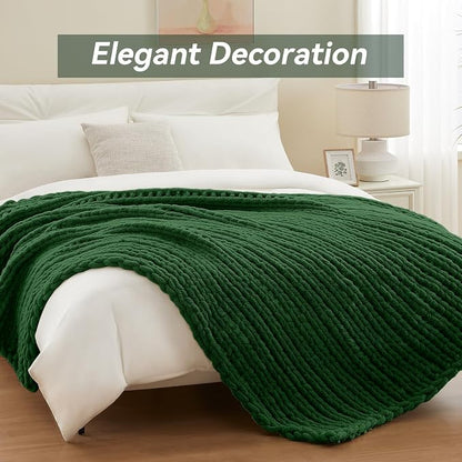 Negwoo Chunky Knit Throw Blanket, 50''*60'' Knitted Throw Chenille Yarn for Bed Couch, Handmade Grass Green Crochet Big Thick Blanket, Machine Washable Cute Comfy Blanket for Home Decor