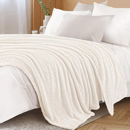 Exclusivo Mezcla Fleece Bed Blankets Queen Size, Ultra Soft, Lightweight and Fuzzy White Blanket for Women, Home Decor, 90x90 Inches