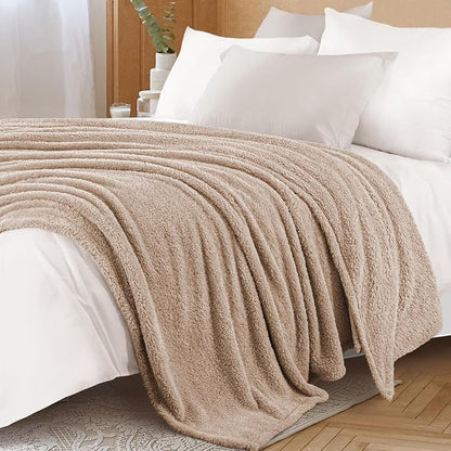 Exclusivo Mezcla Fleece Twin Size Bed Blanket, Ultra Soft, Lightweight and Fuzzy Camel Blanket for Women, Home Decor, 60x80 Inches