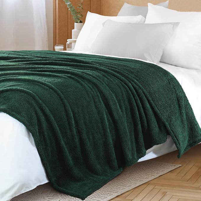 Exclusivo Mezcla Fleece Bed Blankets Queen Size, Ultra Soft, Lightweight and Fuzzy Forest Green Blanket for Women, Home Decor, 90x90 Inches