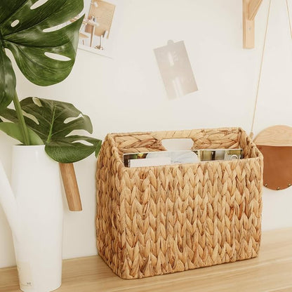StorageWorks Hand-Woven Divided Magazine Basket, Rattan Magazine Holder, Natural Wicker Magazine Rack for Bathroom, Office, Water Hyacinth, 1 Pack