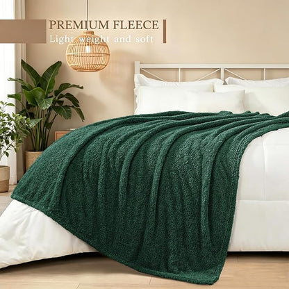 Exclusivo Mezcla Fleece Twin Size Bed Blanket, Ultra Soft, Lightweight and Fuzzy Forest Green Blanket for Women, Home Decor, 60x80 Inches