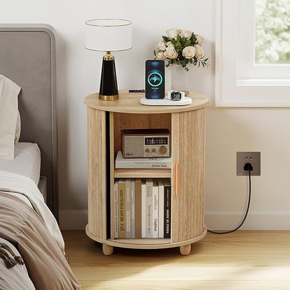 Fluted Round End Table with Charging Station, Farmhouse Small Sofa Side Table with Sliding Tambour Door & Storage, Mid-Century Wood Fulted Nightstands for Living Room, Bedroom ((Natural)