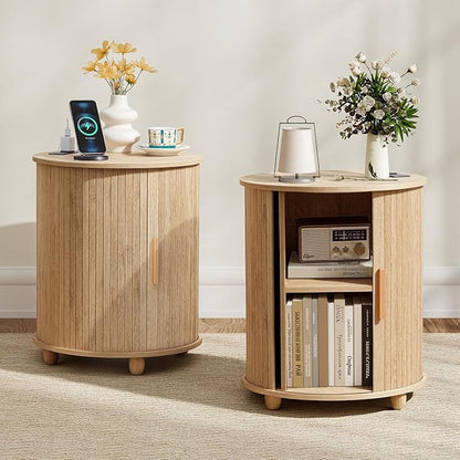 Fluted Round End Table with Charging Station, Farmhouse Small Sofa Side Table with Sliding Tambour Door & Storage, Mid-Century Wood Fulted Nightstands for Living Room, Bedroom ((Natural)