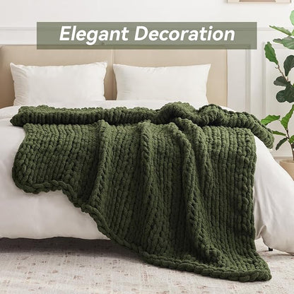 Negwoo Chunky Knit Throw Blanket, 40''*50'' Knitted Throw Chenille Yarn for Bed Couch, Handmade Green Crochet Big Thick Blanket, Machine Washable Cute Comfy Blanket for Home Decor