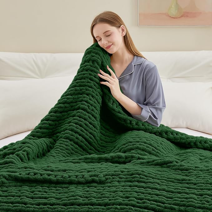 Negwoo Chunky Knit Throw Blanket, 30''*40'' Knitted Throw Chenille Yarn for Bed Couch, Handmade Grass Green Crochet Big Thick Blanket, Machine Washable Cute Comfy Blanket for Home Decor