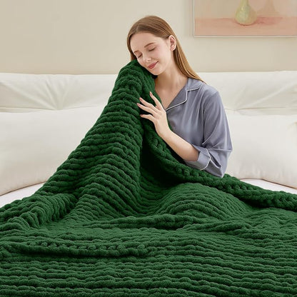 Negwoo Chunky Knit Throw Blanket, 30''*40'' Knitted Throw Chenille Yarn for Bed Couch, Handmade Grass Green Crochet Big Thick Blanket, Machine Washable Cute Comfy Blanket for Home Decor