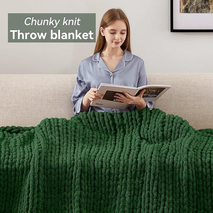 Negwoo Chunky Knit Throw Blanket, 30''*40'' Knitted Throw Chenille Yarn for Bed Couch, Handmade Grass Green Crochet Big Thick Blanket, Machine Washable Cute Comfy Blanket for Home Decor