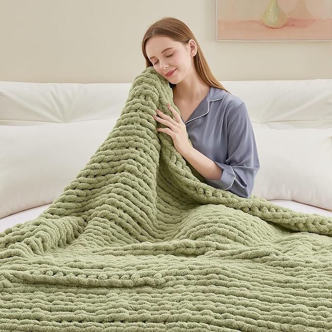 Negwoo Chunky Knit Throw Blanket, 30''*40'' Knitted Throw Chenille Yarn for Bed Couch, Handmade Light Green Crochet Big Thick Blanket, Machine Washable Cute Comfy Blanket for Home Decor