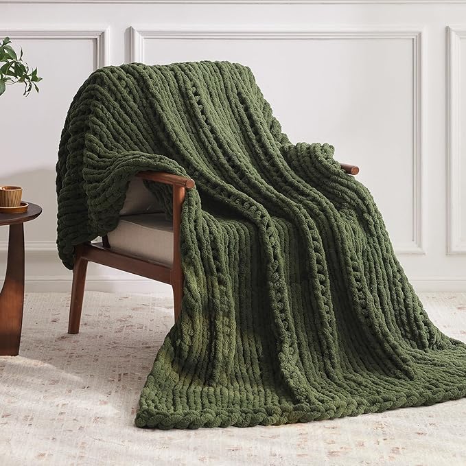 Negwoo Chunky Knit Throw Blanket, 40''*50'' Knitted Throw Chenille Yarn for Bed Couch, Handmade Green Crochet Big Thick Blanket, Machine Washable Cute Comfy Blanket for Home Decor