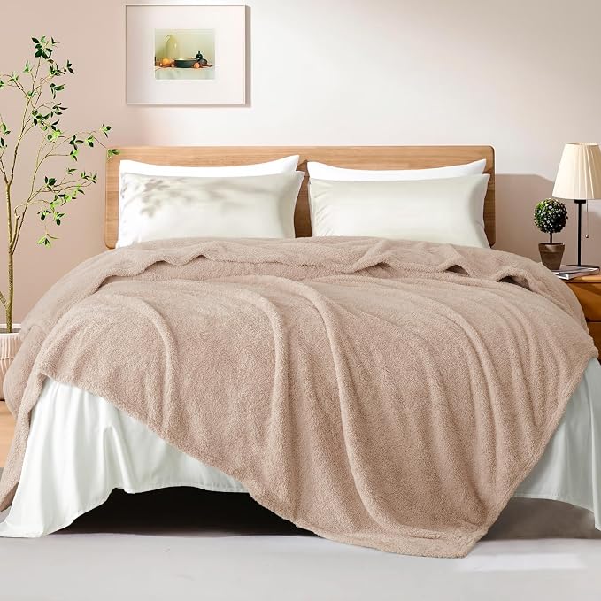 Exclusivo Mezcla Fleece Twin Size Bed Blanket, Ultra Soft, Lightweight and Fuzzy Camel Blanket for Women, Home Decor, 60x80 Inches
