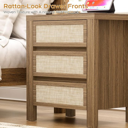 XIAO WEI 3 Drawers Rattan Nightstand with Charging Station, Boho Bedside Table, Farmhouse End Table for Bedroom, Wood Accent Bed Side Table with Storage, Reclaimed Light Oak