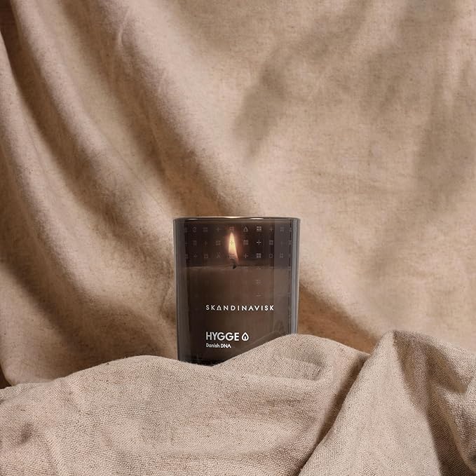 Skandinavisk Hygge 'Cosiness' Mini Scented Candle. Fragrance Notes: Black Tea and Mint Leaves, Dried Apples and Baked Cinnamon. 2.3 oz.