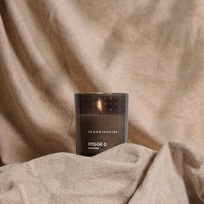 Skandinavisk Hygge 'Cosiness' Mini Scented Candle. Fragrance Notes: Black Tea and Mint Leaves, Dried Apples and Baked Cinnamon. 2.3 oz.