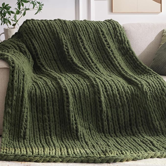 Negwoo Chunky Knit Throw Blanket, 30''*40'' Knitted Throw Chenille Yarn for Bed Couch, Handmade Green Crochet Big Thick Blanket, Machine Washable Cute Comfy Blanket for Home Decor