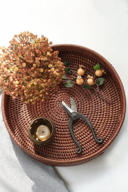 HITOMEN Hand-Woven Round Rattan Serving Tray Decorative Ottoman Wicker Platter with Handles for Coffee Table, Breakfast, Drinks, Snack, Bread, Fruit, Vegetables (Brown Set of 2: M+L)