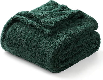 Exclusivo Mezcla Fleece King Size Bed Blanket, Ultra Soft, Lightweight and Fuzzy Forest Green Blanket for Women, Home Decor, 90x104 Inches